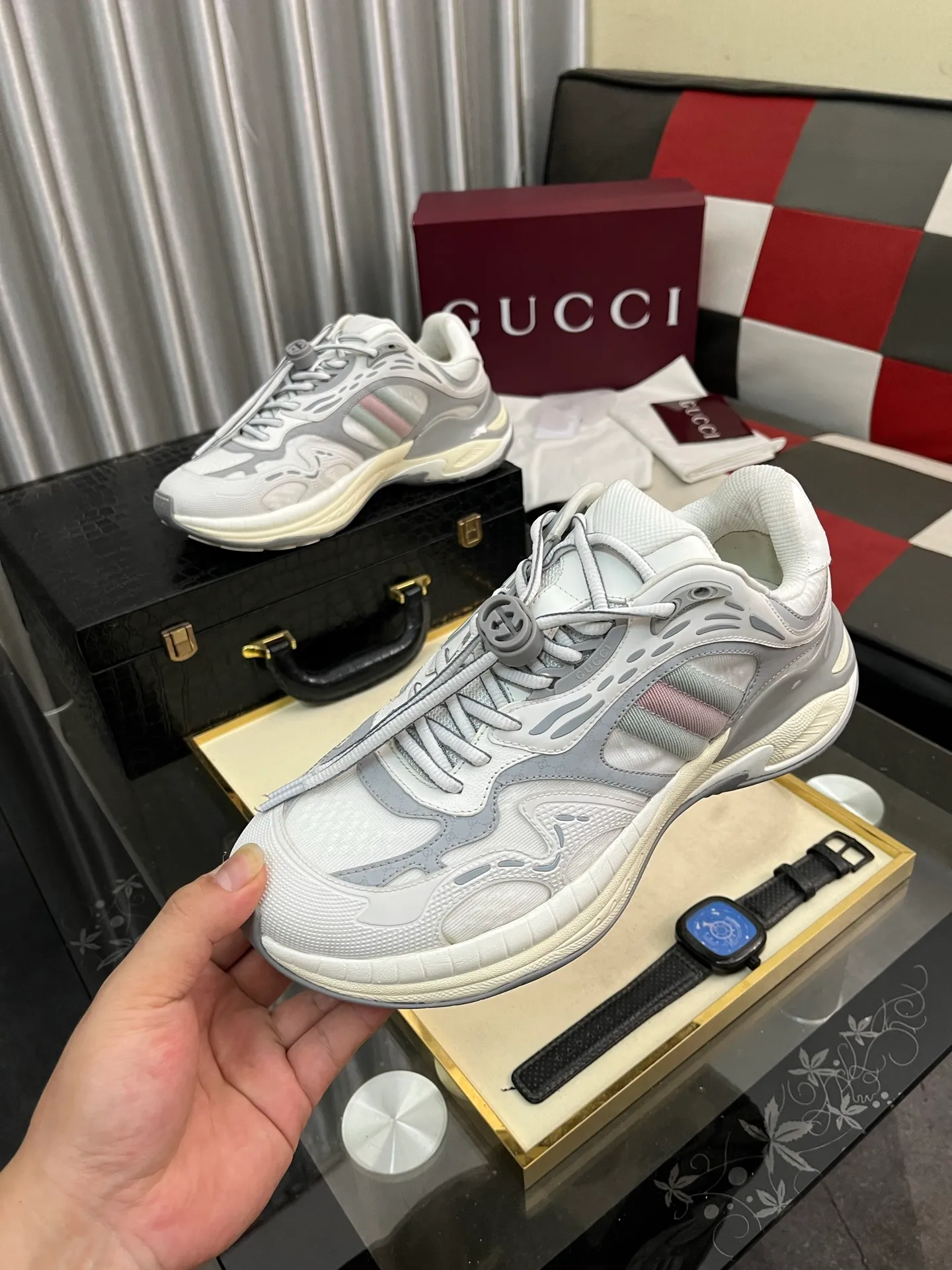 Men's men's shoes 💰1040⌚️⌚️GUCCI Gucci's new dad shoes 🇮🇹Top version🇮🇹🔜Purchasing level High version: The original disassembly took more than 3 months to develop 1:1, the version has been upgraded again, chips, packaging, imported mesh, all made with computerized cars Couple 👫 style 🔜Versatile in all seasons🔜 Fashion🔜 Personality 🔜Distinctive 🔵Full range of layouts, welcome to inquire for pictures Outsole: The latest original developed TPU vacuum Upper: Original mesh, super breathable 💯Full set of packaging Medium and low belt LOGO Size: Women's size 35-40 Men's size 38-45 (38 45 customized